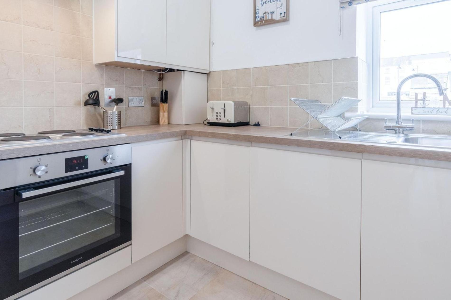 Beach Haven Hideout - 2 Bedroom - Milford Haven Buitenkant foto